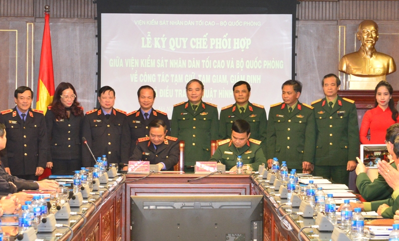 VKSND tối cao và Bộ Quốc phòng ký Quy chế phối hợp