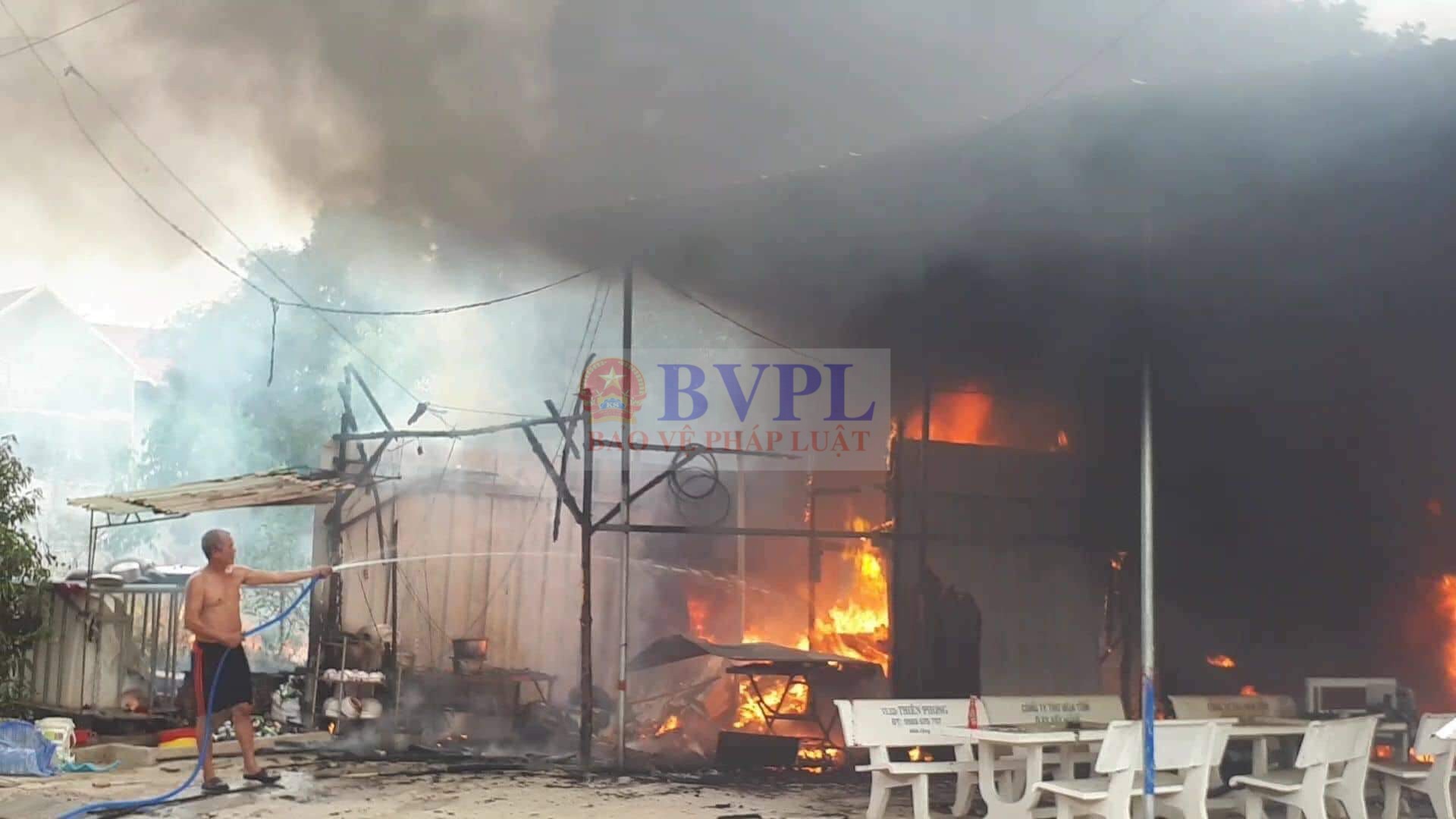 Cháy dữ dội tại xưởng chế biến thủy sản tại Bình Dương