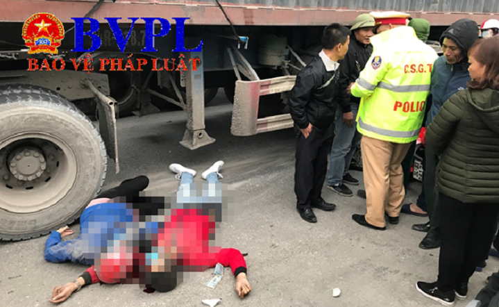 CLIP ghi lại giây phút định mệnh xe container chèn chết đôi nam nữ