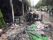 Cháy lớn tại quán cháo ếch Singapore ở Hà Nội