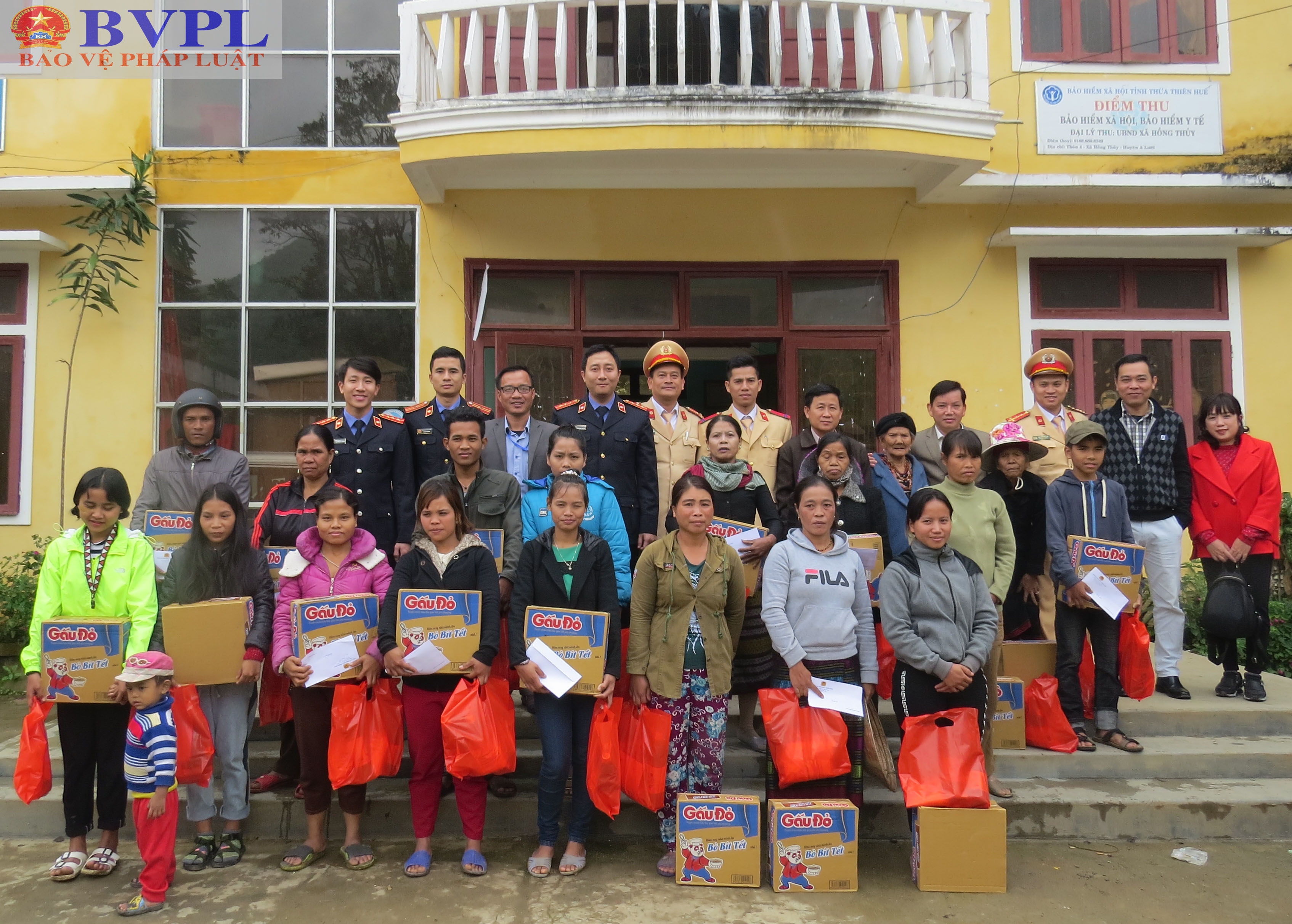 Mang Tết đến với đồng bào vùng cao