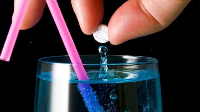 Mây mưa với 2 bạn tình, cụ ông 72 tuổi bị chuốc thuốc mê lấy sạch tài sản