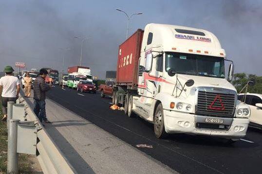 Lại thêm một nam công nhân chết thảm vì xe  container