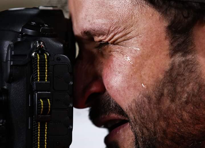 Ảnh nhà báo Iraq bật khóc tại Asian Cup làm tan chảy nhiều con tim