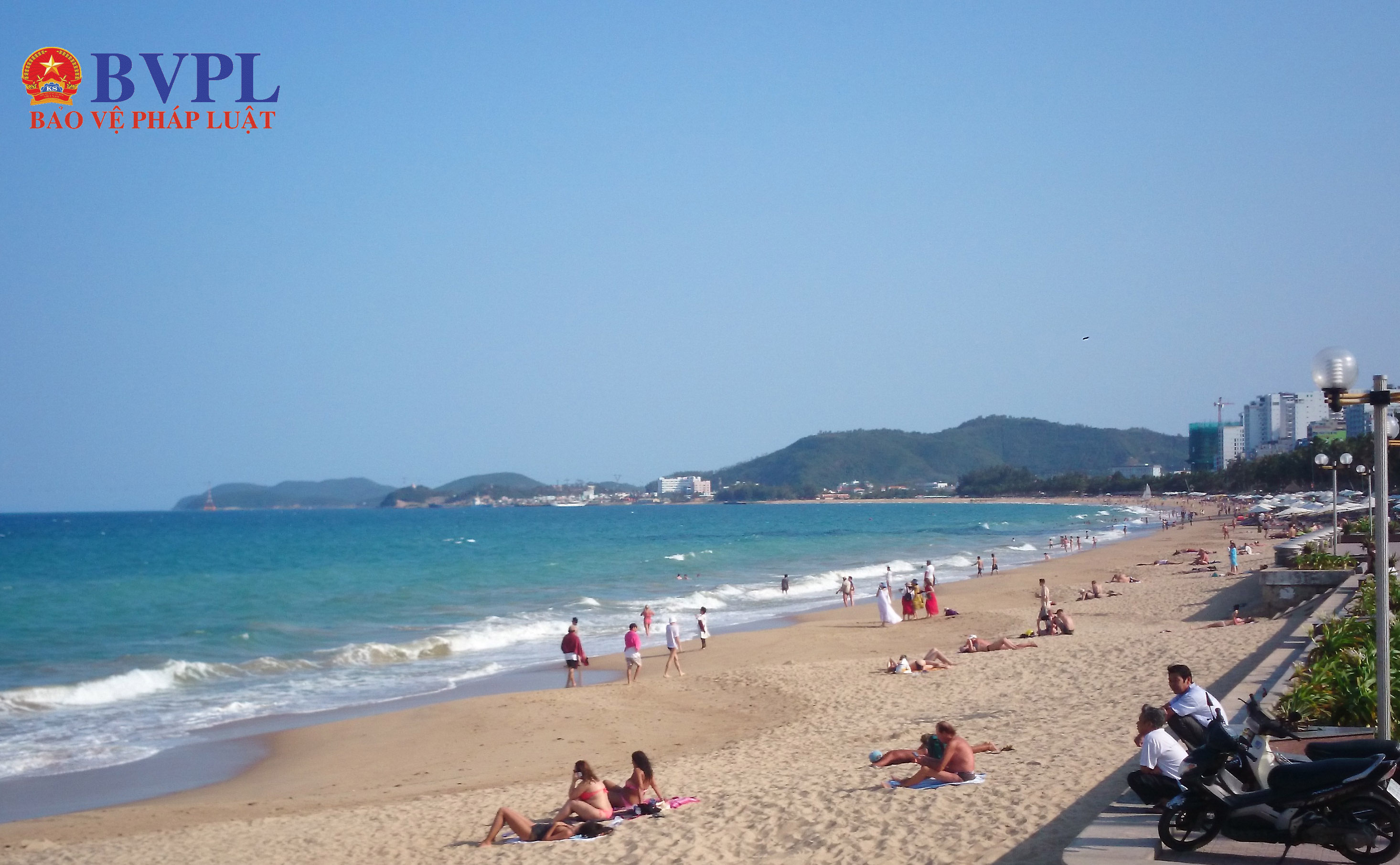 Phố biển Nha Trang sôi động đón khách trong ngày mùng 1 Tết