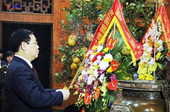 Phó Thủ tướng Chính phủ Vương Đình Huệ dâng hương tưởng niệm Chủ tịch Hồ Chí Minh
