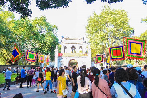 Văn Miếu - Quốc Tử Giám thu hút đông đảo người dân đến du Xuân