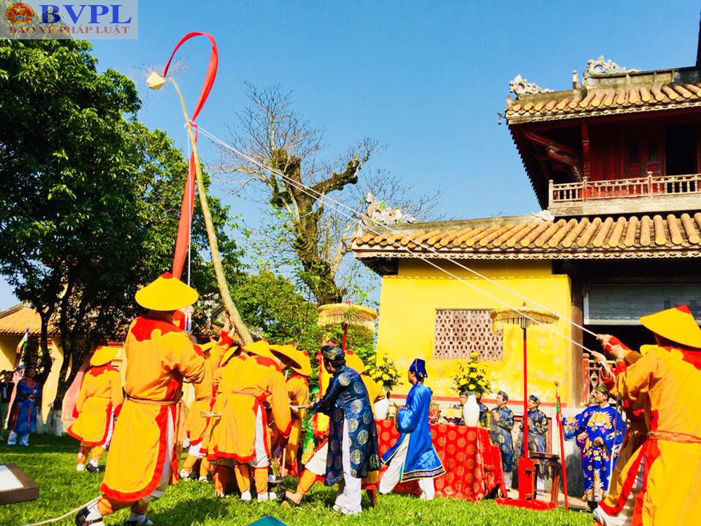 Tái hiện lễ Hạ nêu, khai ấn trong hoàng cung Huế