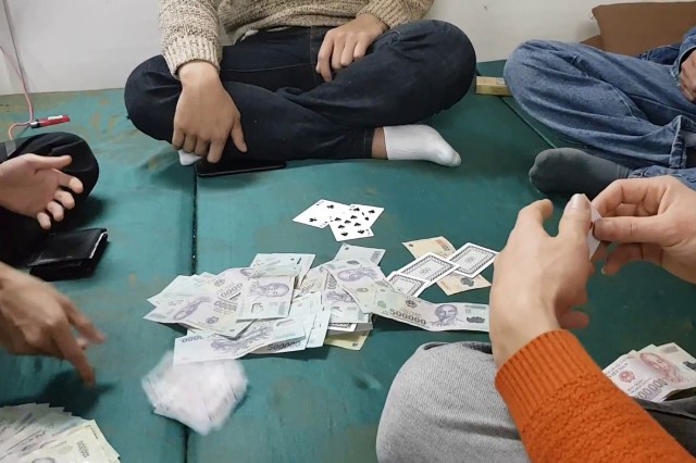 Đánh bạn bầm dập… vì bị nghi ngờ gian lận chơi bạc