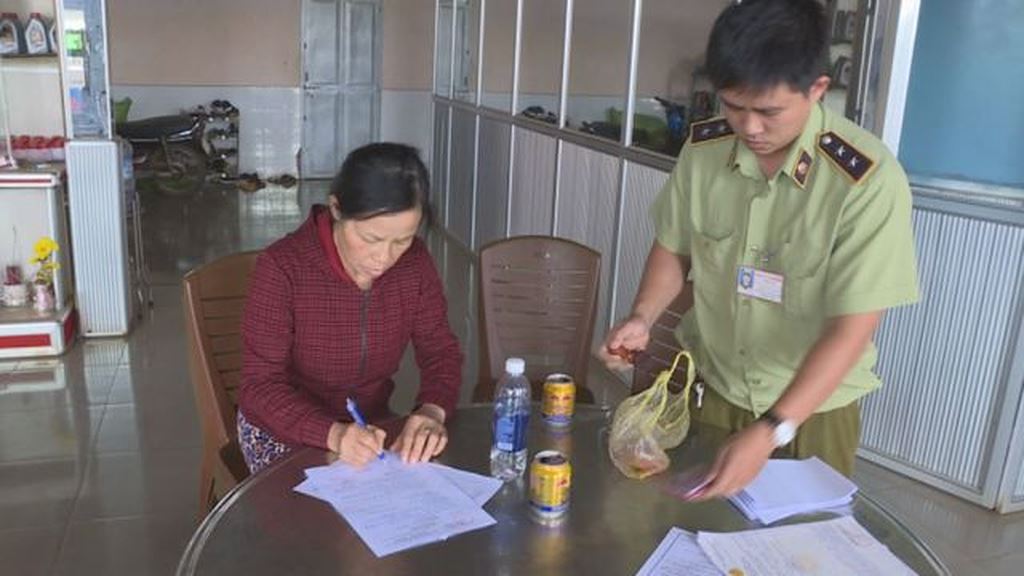 Phát hiện một doanh nghiệp bán xăng dởm