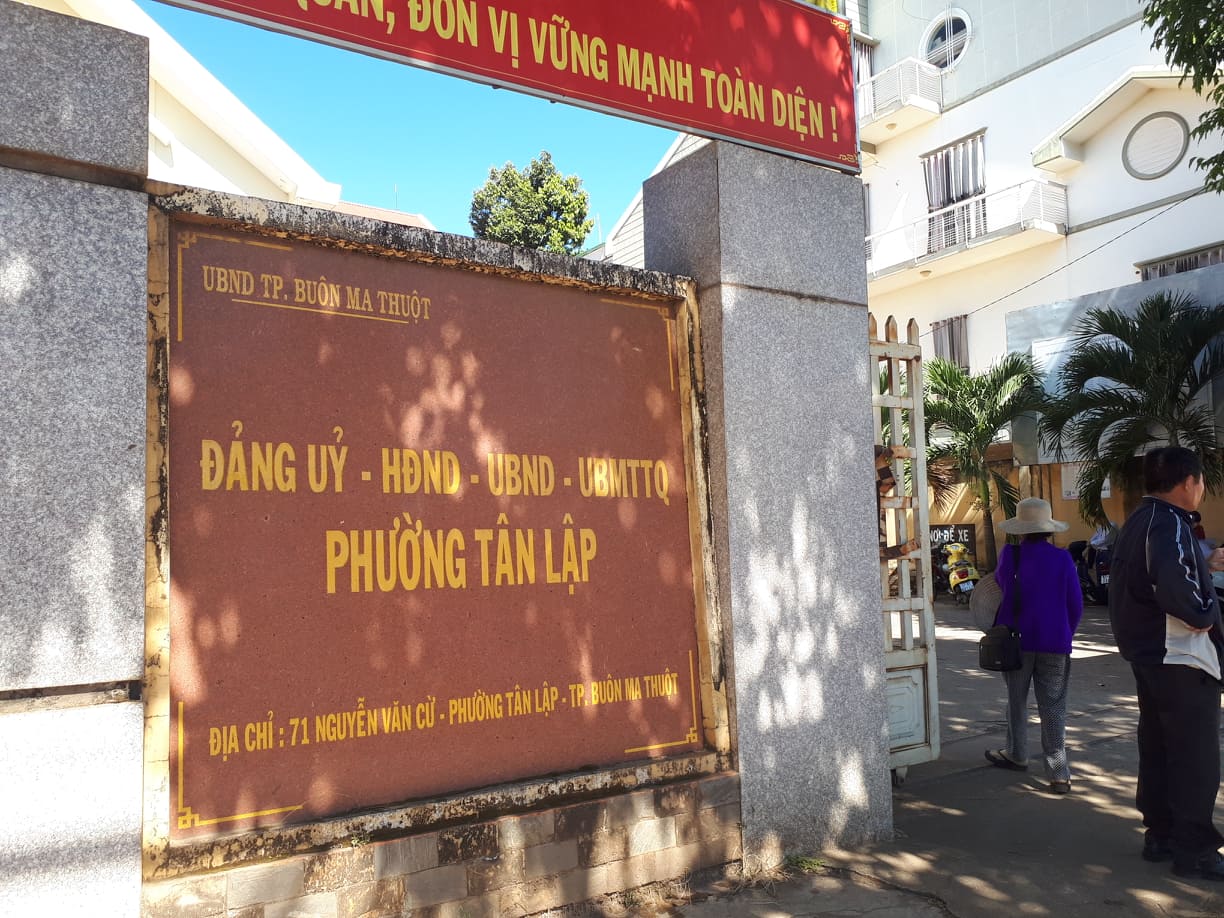 Kỳ lạ một người đàn ông được phường “cho” lấy 2 vợ