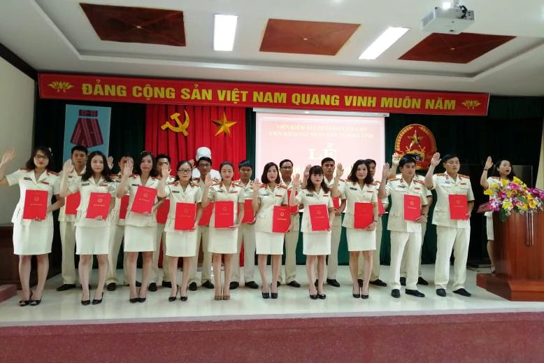 VKSND tỉnh Hà Tĩnh Công bố và trao quyết định bổ nhiệm Kiểm sát viên