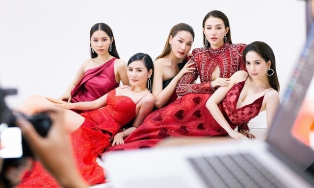 Ngọc Trinh diện váy xẻ ngực chụp poster Đêm hội chân dài