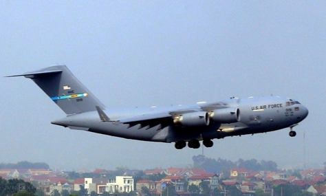 Ngựa thồ chở trực thăng của Tổng thống Mỹ đáp xuống Nội Bài