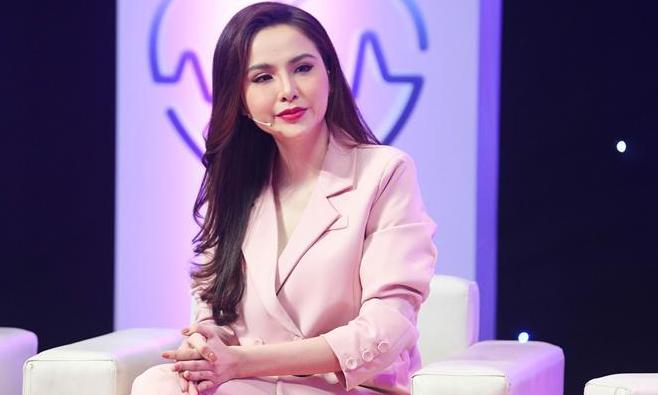 Diễm Hương nức nở xin lỗi mẹ ruột sau 4 năm bị từ mặt