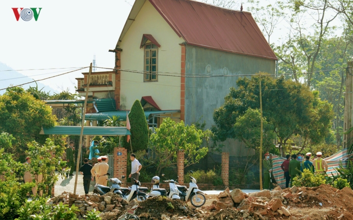 Khám nghiệm hiện trường vụ tự sát bằng súng, tìm thấy thi thể người mất tích trong bể cá