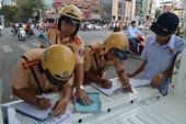 Người dân TP Hồ Chí Minh bất an về nạn xe bồn tham gia giao thông trái phép