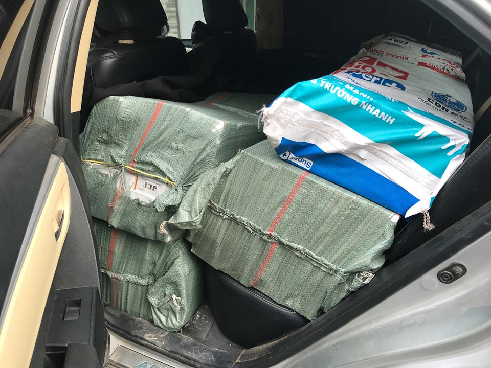 “Dính bẫy” kiều nữ vì chở nhờ thuốc lá lậu