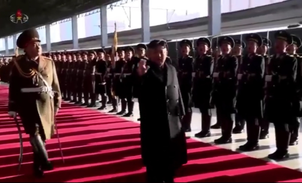 Nhà lãnh đạo Triều Tiên duyệt đội danh dự trước khi lên đường dự Hội nghị Thượng đỉnh Mỹ - Triều