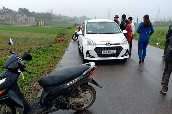 Nữ tài xế bị gã đàn ông vô cớ chặn đường, đập vỡ kính xe rồi đâm tử vong