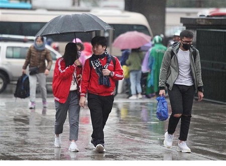 Hà Nội mưa rét, nhiệt độ phổ biến 15 - 18 độ C