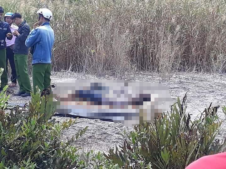 Hai cha con tử vong bất thường dưới đầm tôm