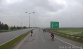 Các cua rơ ngông nghênh trên đường cao tốc Hà Nội - Thái Nguyên