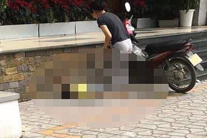 Bé trai 3 tuổi rơi từ chung cư Linh Đàm tử vong thương tâm