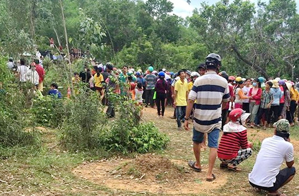 Kinh hoàng con tâm thần hoang tưởng sát hại mẹ ruột tại nghĩa địa