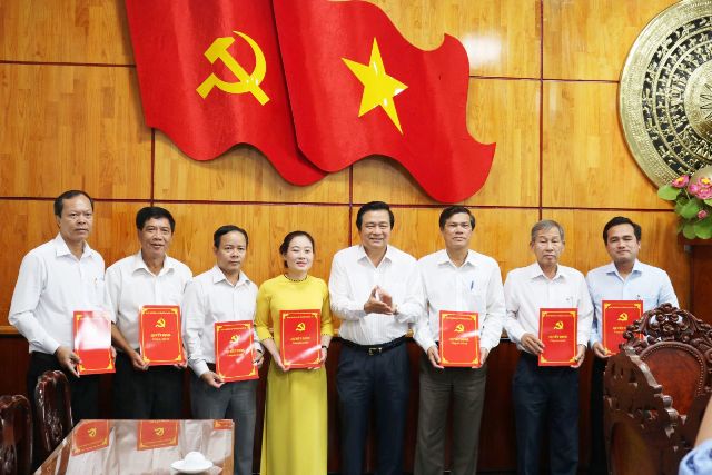 Điều động, bổ nhiệm nhân sự 5 địa phương