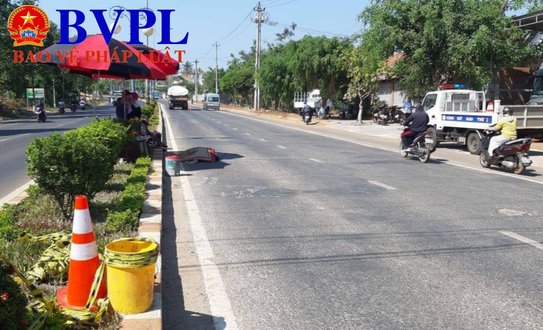 Đi bộ qua đường mua nước người đàn ông bị xe ben cán tử vong tại chỗ