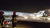 Máy bay Iran mài bụng trên đường băng, 100 người suýt gặp đại nạn