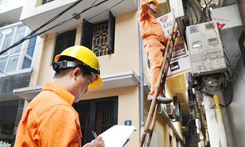 Thu nhập thấp lại phải gánh thêm giá điện