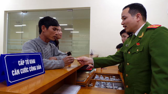 Đối tượng nào bị thu phí khi khai thác Cơ sở dữ liệu quốc gia về dân cư