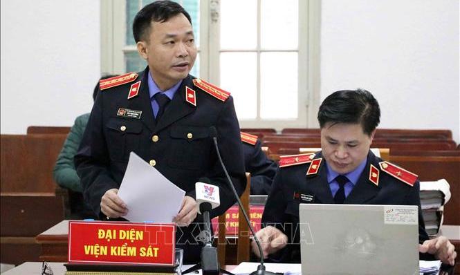 Lập luận của Kiểm sát viên và những cái cúi đầu nhận tội