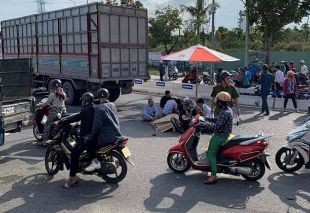 Va chạm với xe tải, bé trai 10 tuổi tử vong thương tâm