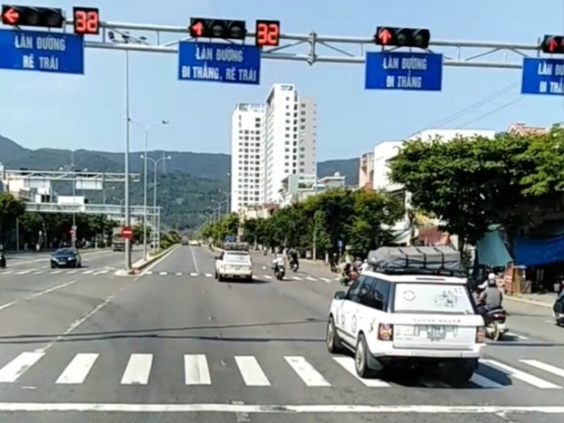 Không tưởng tượng nổi nhân thân đoàn xe Tập đoàn Trung Nguyên vượt đèn đỏ ở Đà Nẵng