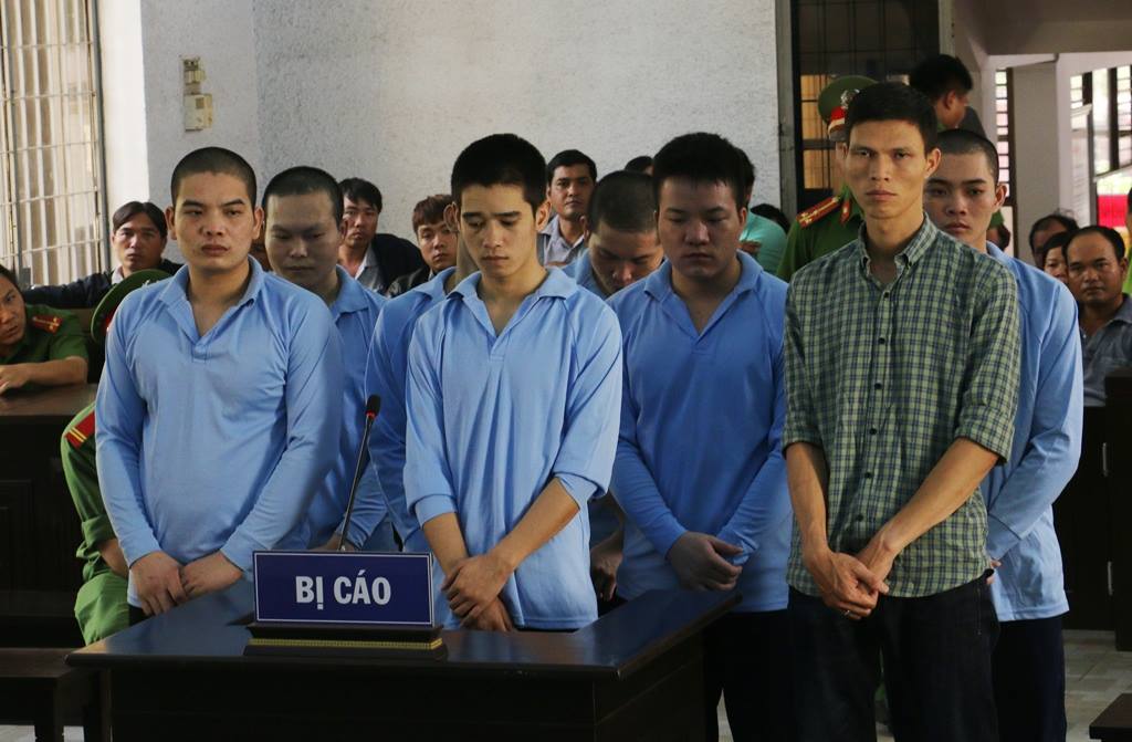 Nhóm thanh niên mang súng, mã tấu đi hỗn chiến lãnh án 75 năm tù