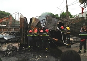 Cháy xe tải chở gỗ, 2 người thiệt mạng