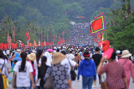 Cả 3 miền ngày nắng ngày giỗ Tổ