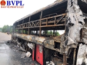 Xe khách Hà Tĩnh cháy trơ khung tại Quảng Bình