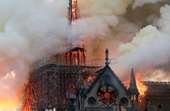 Biểu tượng của nước Pháp và châu Âu đã sụp đổ do hỏa hoạn