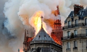 Bàng hoàng cảnh tượng Nhà thờ Đức Bà Paris bị lửa thiêu rụi