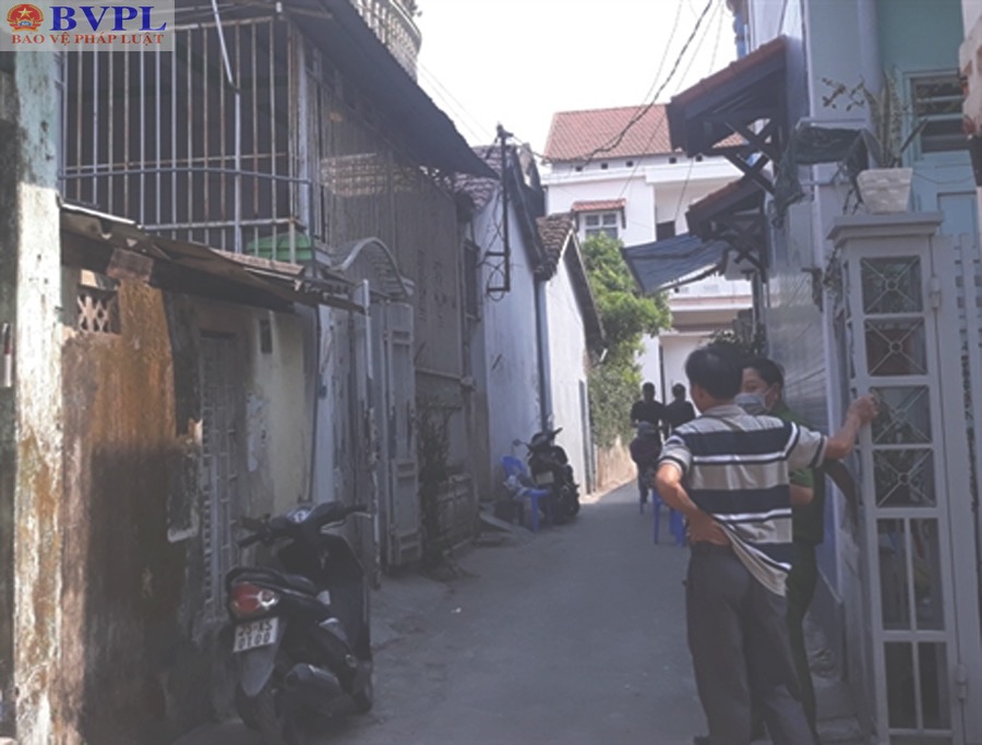 Một phụ nữ loã thể chết bí ẩn trong phòng trọ