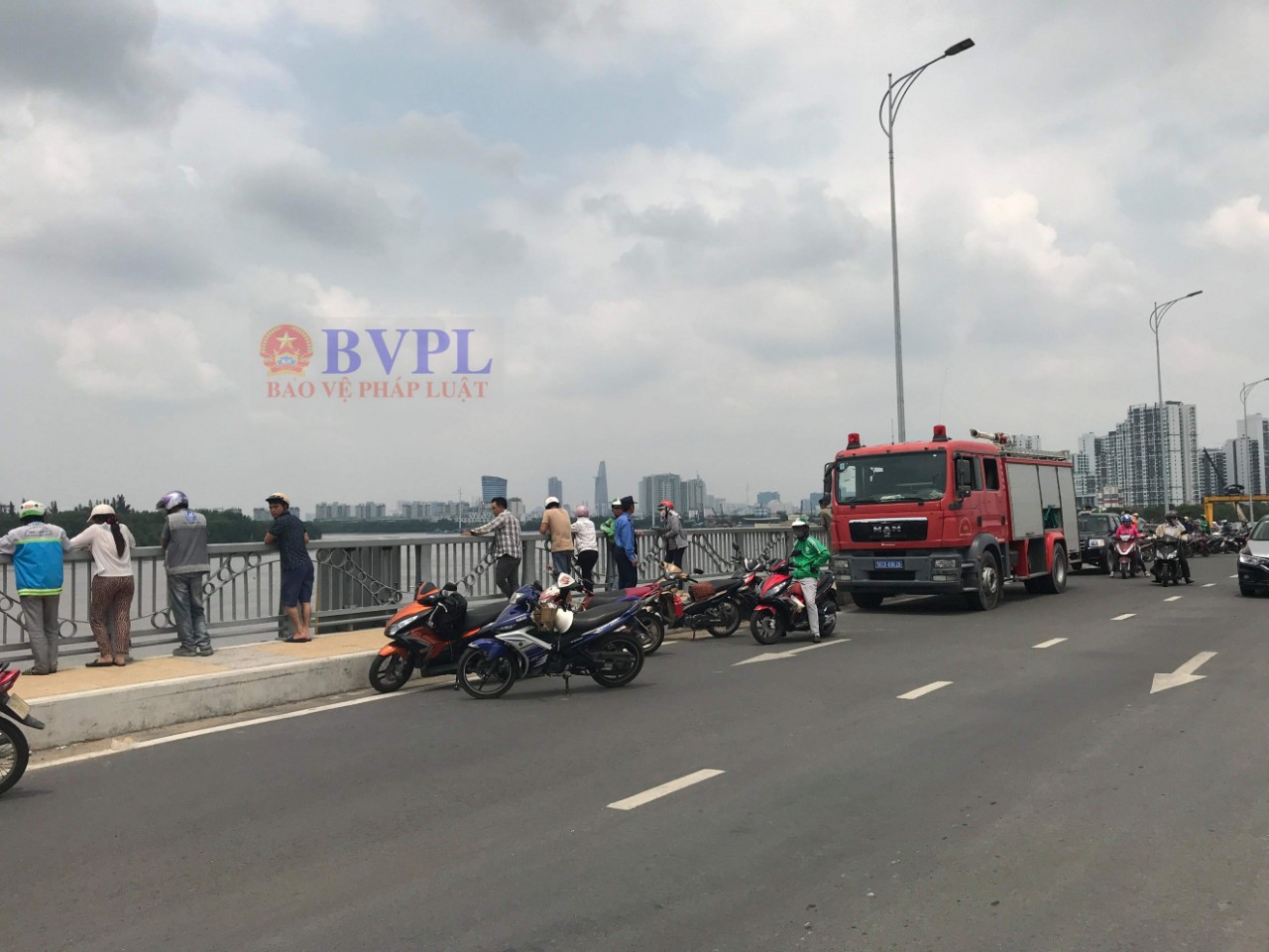 Chở vợ vào “đảo Kim Cương” rồi bất ngờ nhảy cầu tự tử