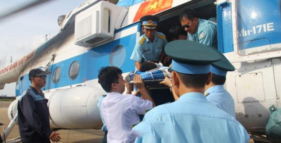 Điều máy bay cấp cứu ngư dân tại vùng biển Trường Sa