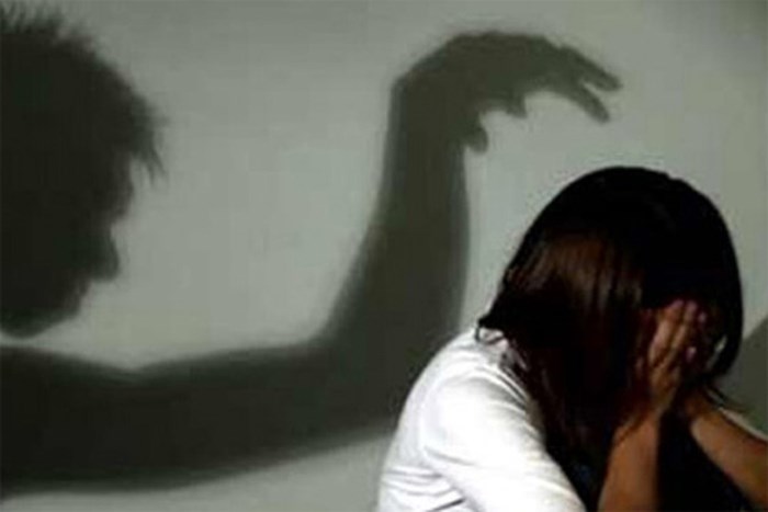 Khởi tố gã đàn ông dâm ô với cháu gái của cha nuôi