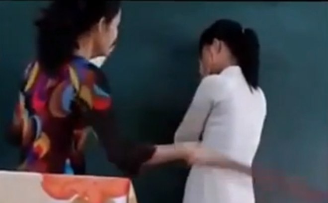 Đề xuất kỷ luật cô giáo đánh học sinh bầm mông