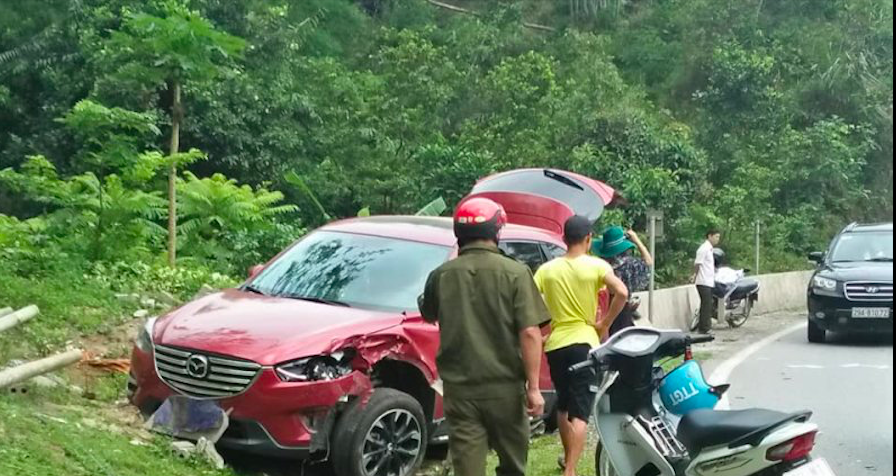 Phượt thủ đấu đầu Mazda CX5 nguy kịch