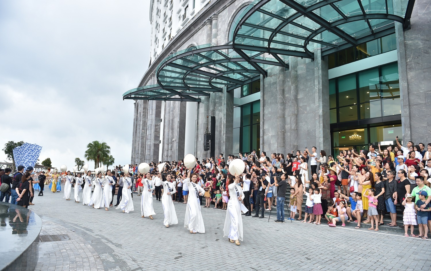 Vũ điệu đường phố nóng bỏng khuấy động Carnaval Hạ Long 2019